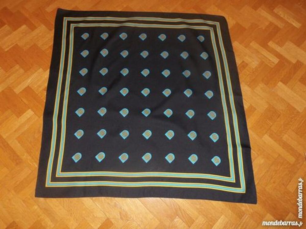 Foulard &eacute;cussons (50) Bijoux et montres