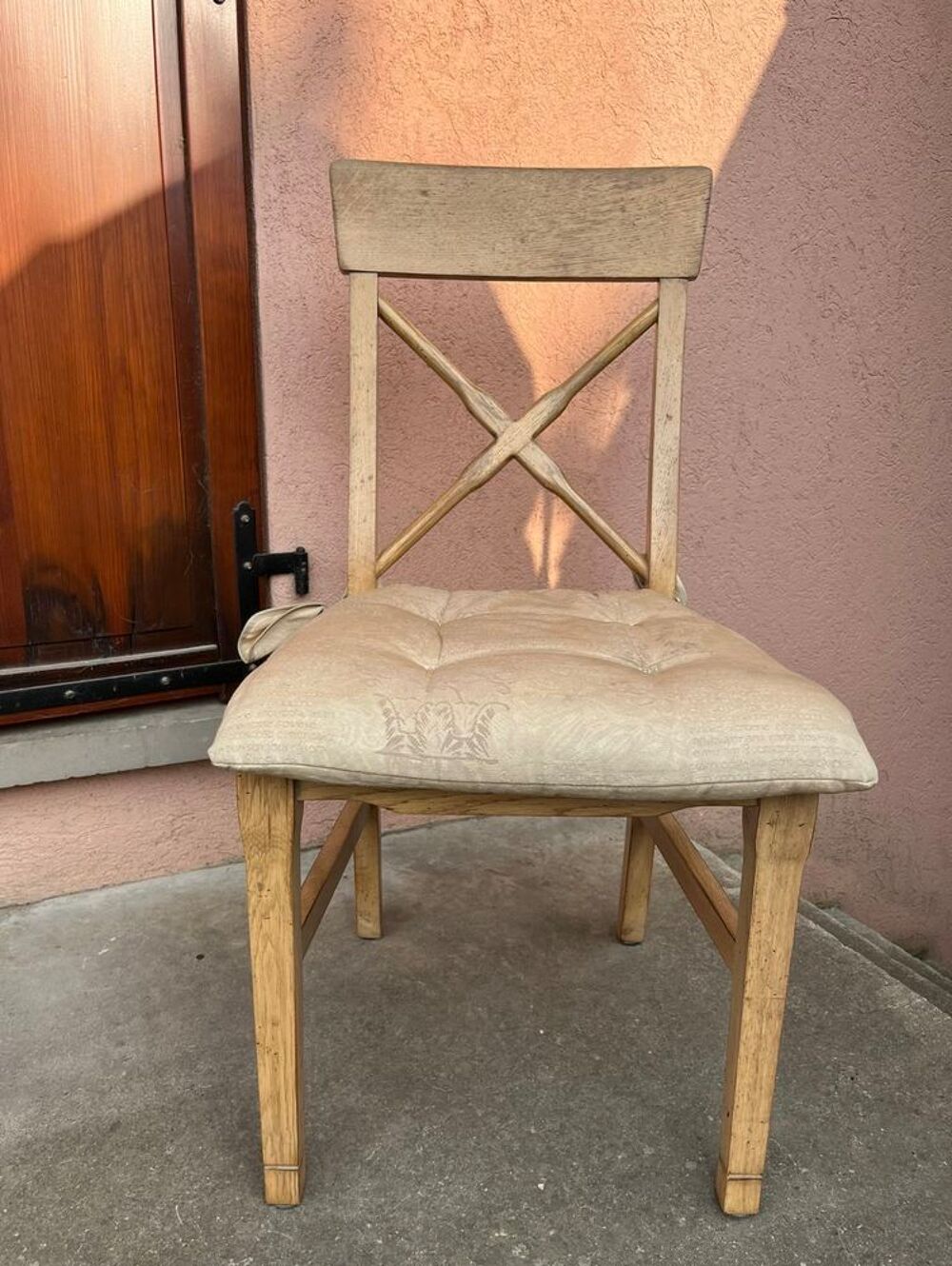 10 chaises en bois Meubles