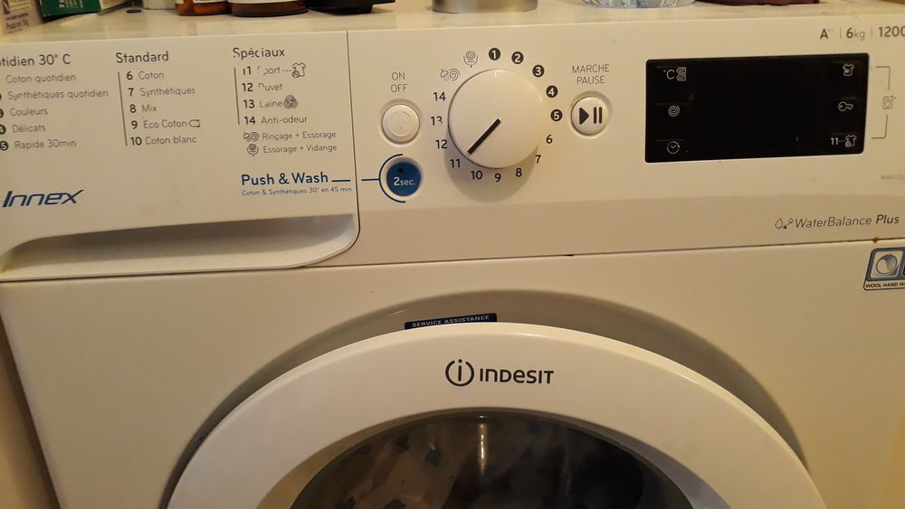 Machine &agrave; laver Indesit 6kg. R&eacute;cente. Excellent &eacute;tat. Electroménager