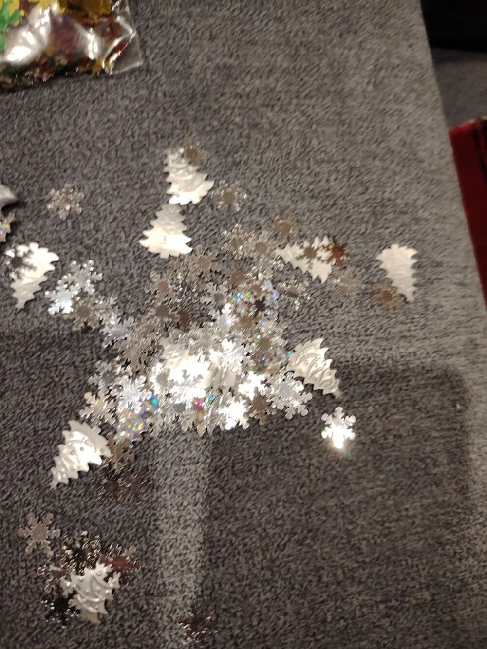 DECORS DE TABLE ET RUBANS PAPIERS DE NO&Euml;L. Décoration