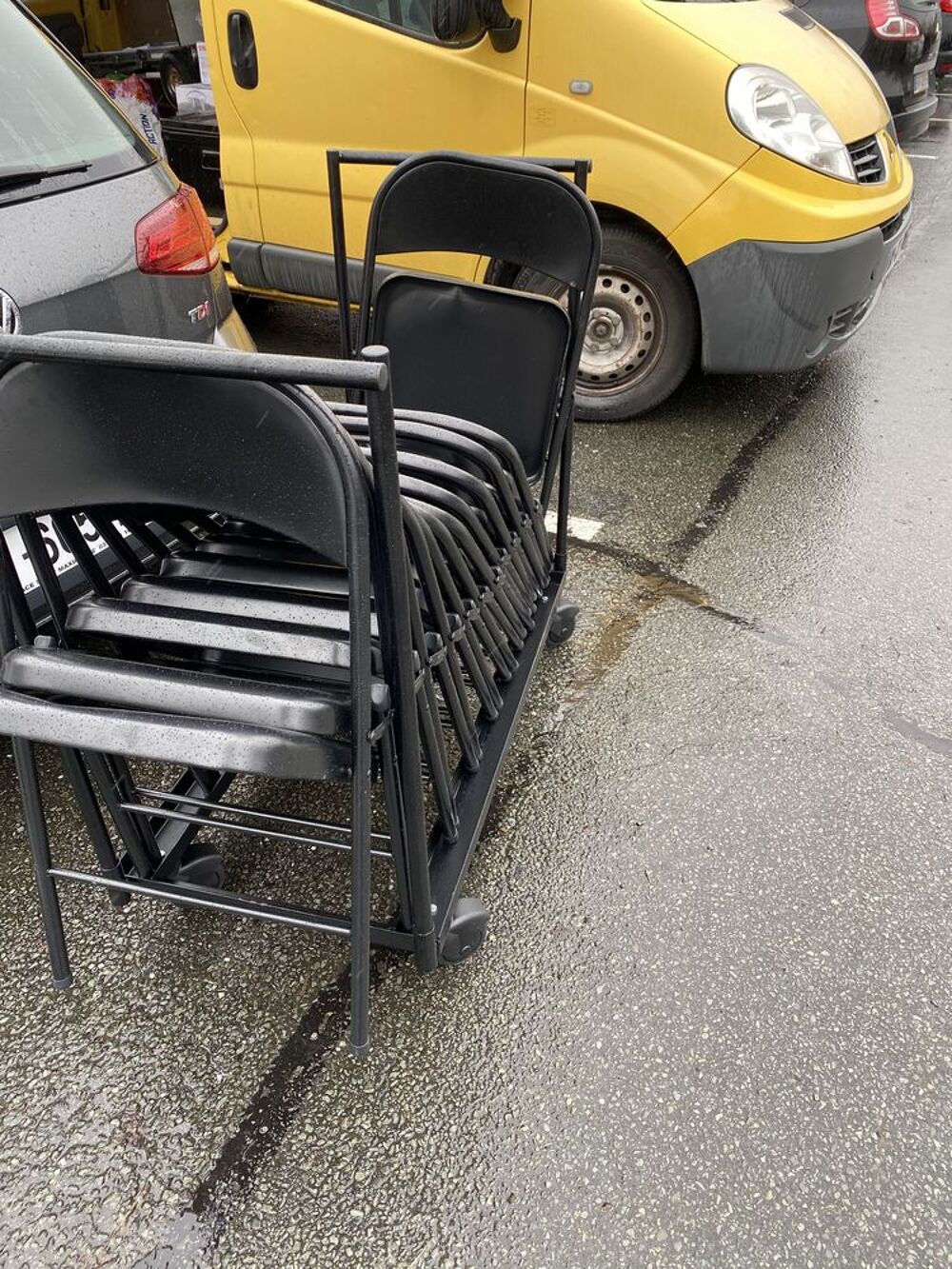 Chariot pour transport de chaise avec 12 chaises noir Meubles