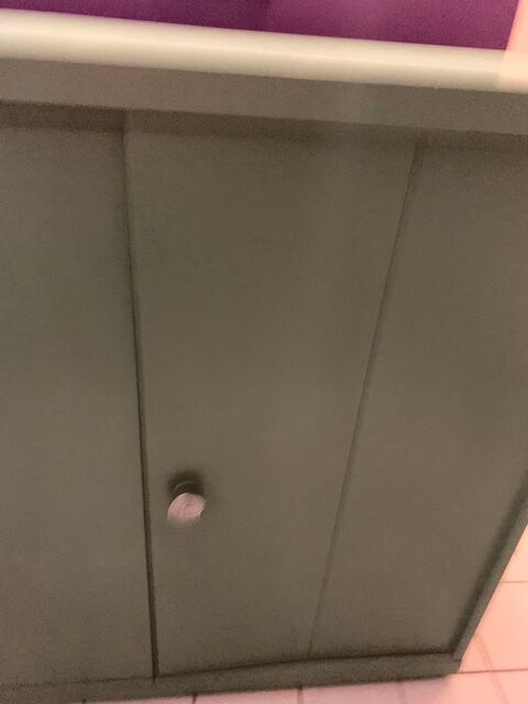 Armoire mtallique, repeinte
Quatre. Portes coulissantes. 60 Saint-Omer (62)