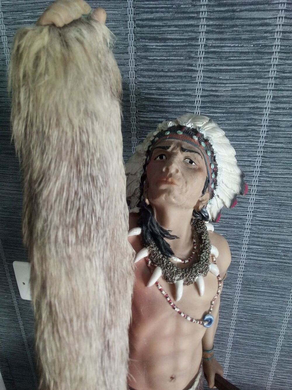 2 Grandes statues am&eacute;rindiens indiens avec f&ecirc;lures Décoration