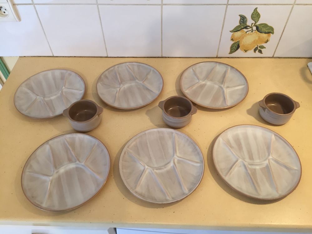 6assiettes &agrave; fondu et 3 ramequins Cuisine