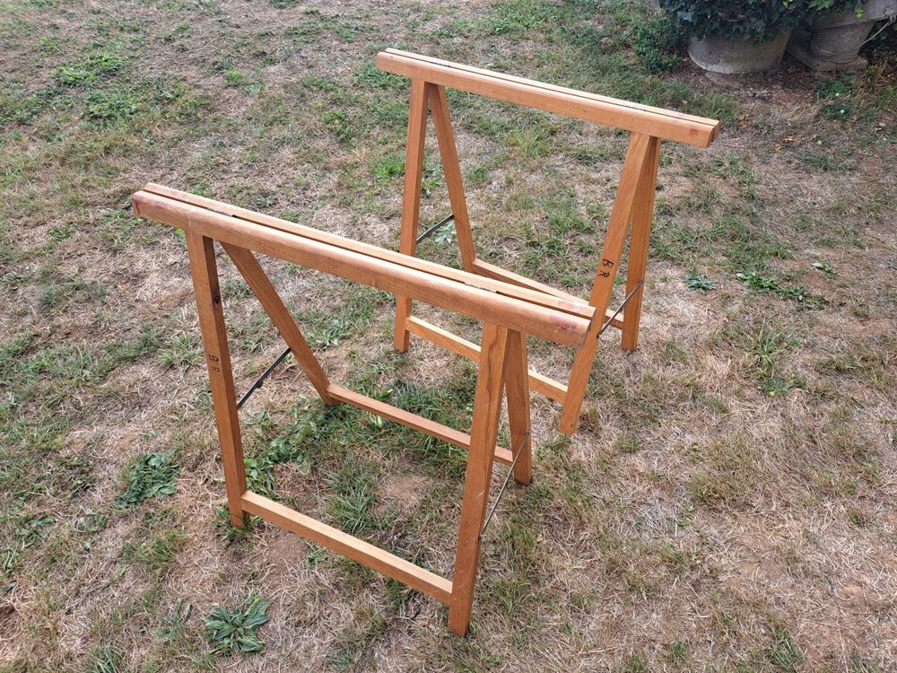 4 petits tr&eacute;teaux Meubles