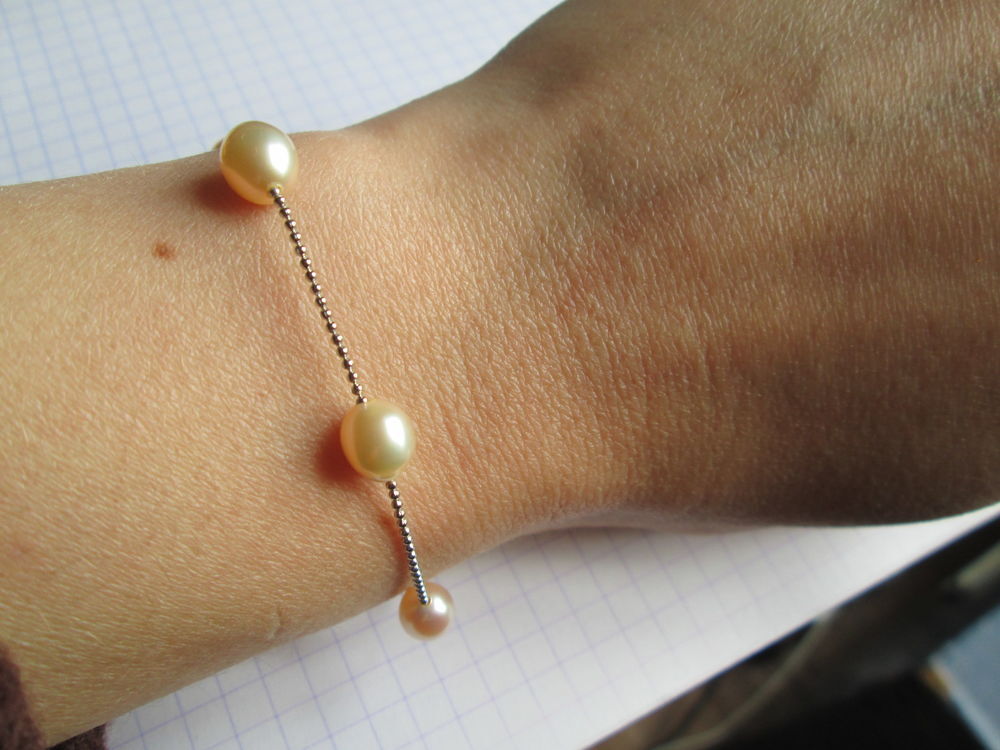 Bracelet perles fantaisie couleur cr&egrave;me ros&eacute;e et argent&eacute; Bijoux et montres