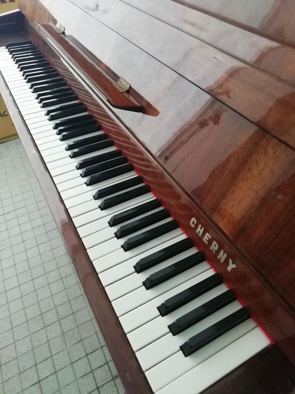PIANO A SAISIR Instruments de musique