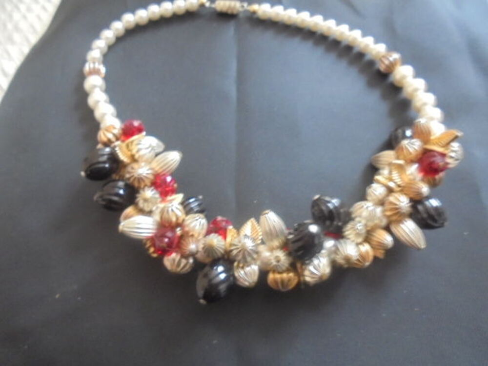 collier en perles , , ras du cou Bijoux et montres