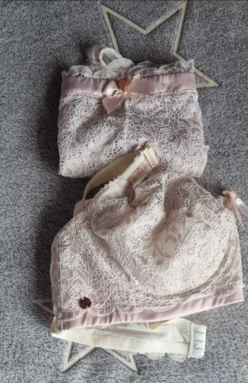 Lot 1 soutien gorge 100C et 1 shorty string T44. Vêtements