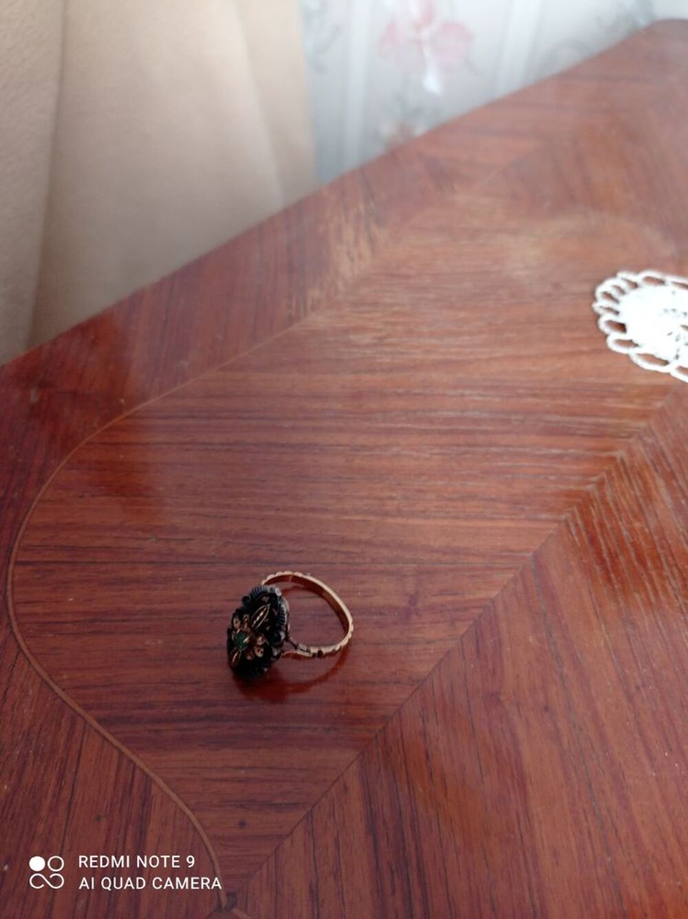 bague marquise en or jaune or gris et emeraude Bijoux et montres
