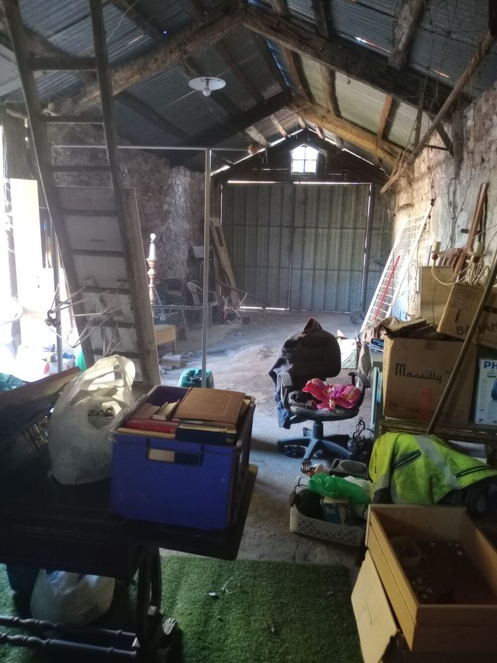 Location Atelier Local. De. 48 m2. 
Secteur. RODEZ Rodez