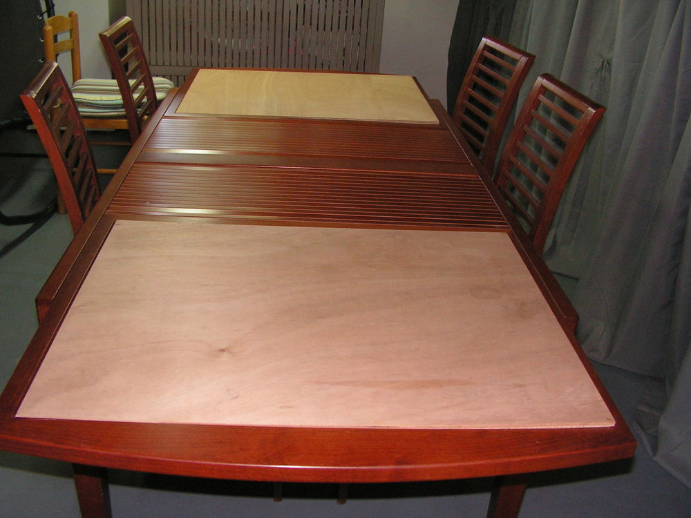 Table &agrave; manger extensible + 4 chaises type SYRACUSE Meubles