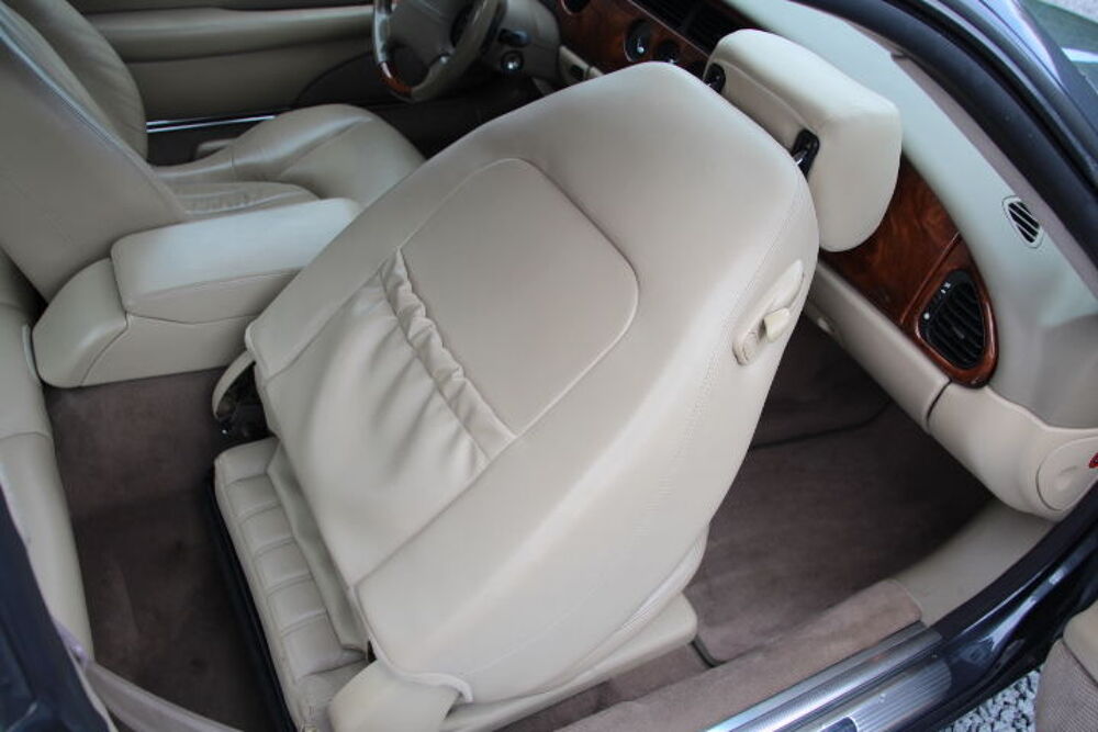 XK8 4.2i V8 2003 occasion 59310 Auchy-lez-Orchies
