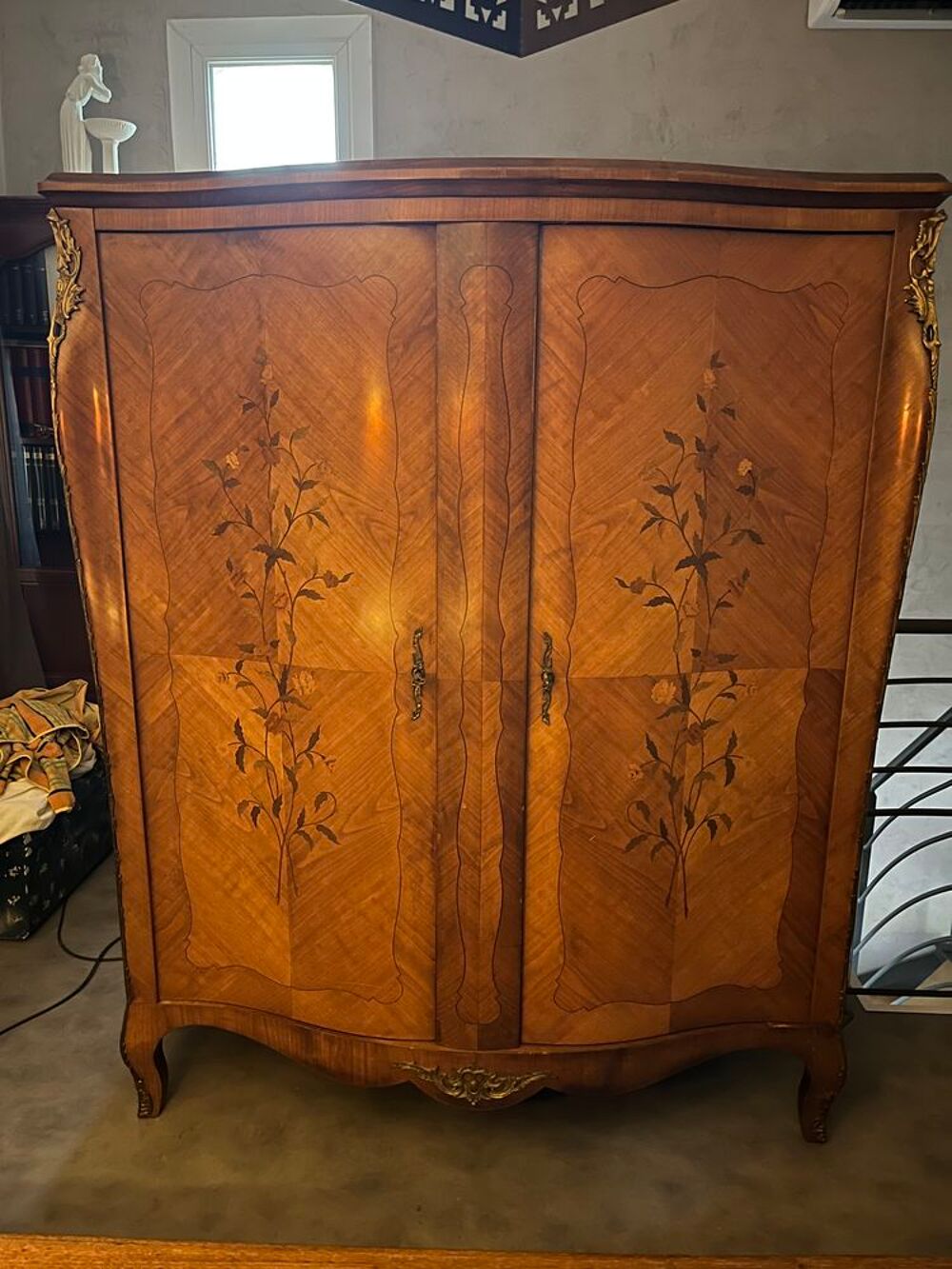 Armoire copie Louis XV marqueterie bois de rose Meubles