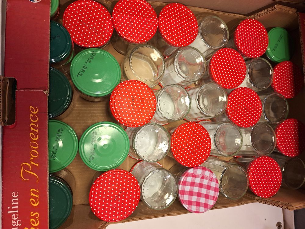 BOCAUX VERRE. 
Id&eacute;al pour conserves, confitures ou autres.
Cuisine
