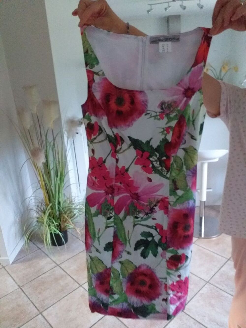 Robe &agrave; fleurs Vêtements