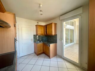  Appartement à louer 3 pièces 104 m²