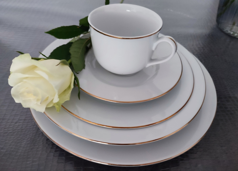 Service de table porcelaine blanche liseré doré 80 Canet-en-Roussillon (66)