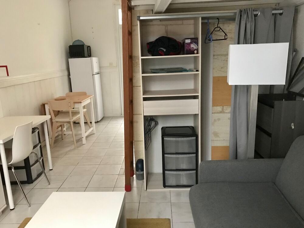 Location Appartement STUDIO MEUBLÉ 21 M2 + COUR PRIVATIVE à150m de la CATHÉDRALE Bordeaux