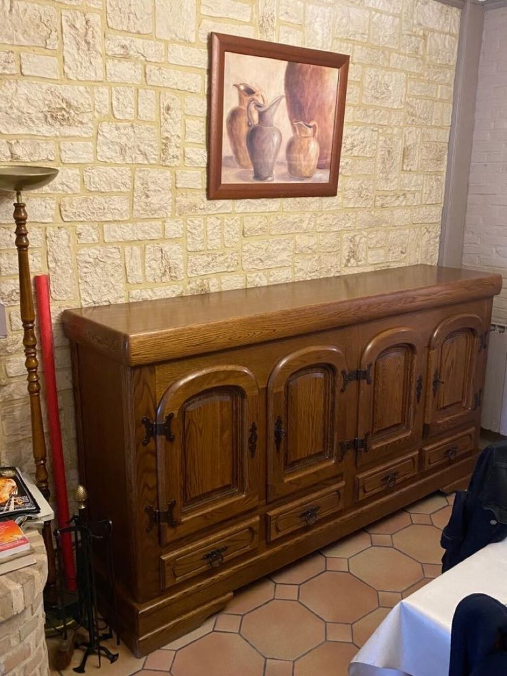 Salle &agrave; manger. Meubles