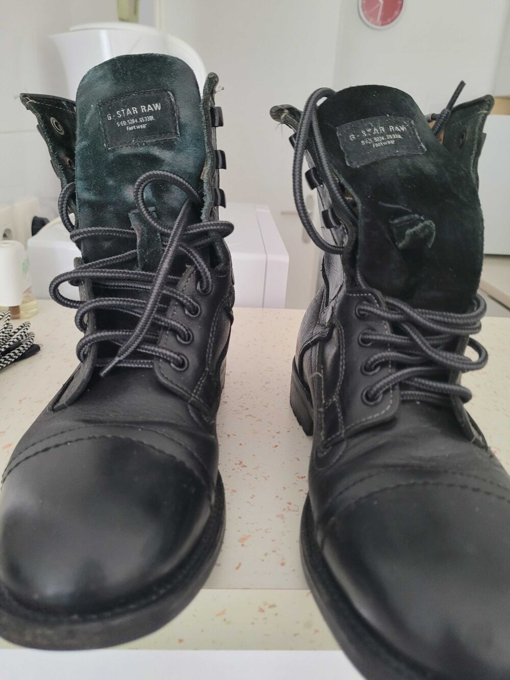 chaussure montates cuire. Chaussures