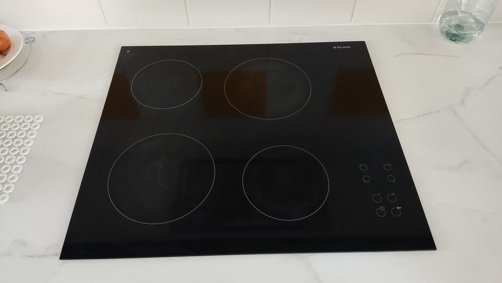 Plaque de cuisson vitroceramique 4 foyers Electrom�nager