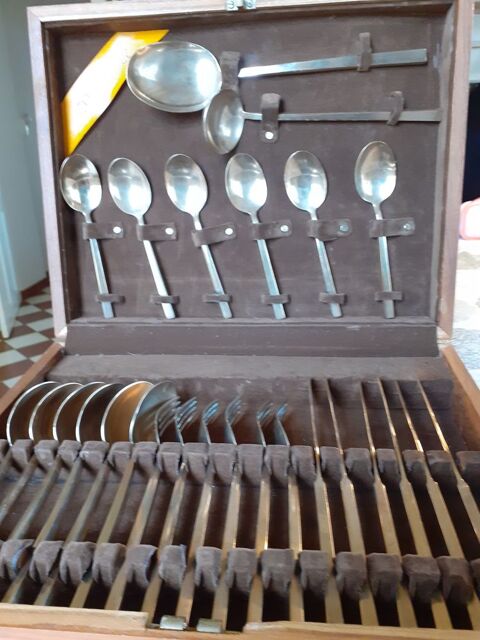 Mnagre en solid bronze pour 6 personnes. 120 Montral (32)