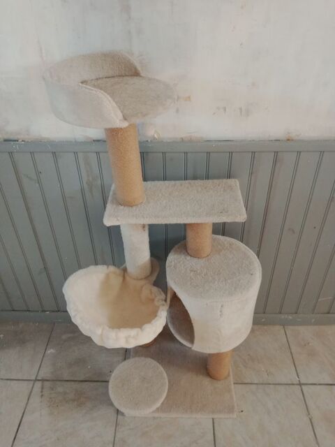 ARBRE A CHAT CASI NEUF 50 18320 Jouet-sur-l'aubois