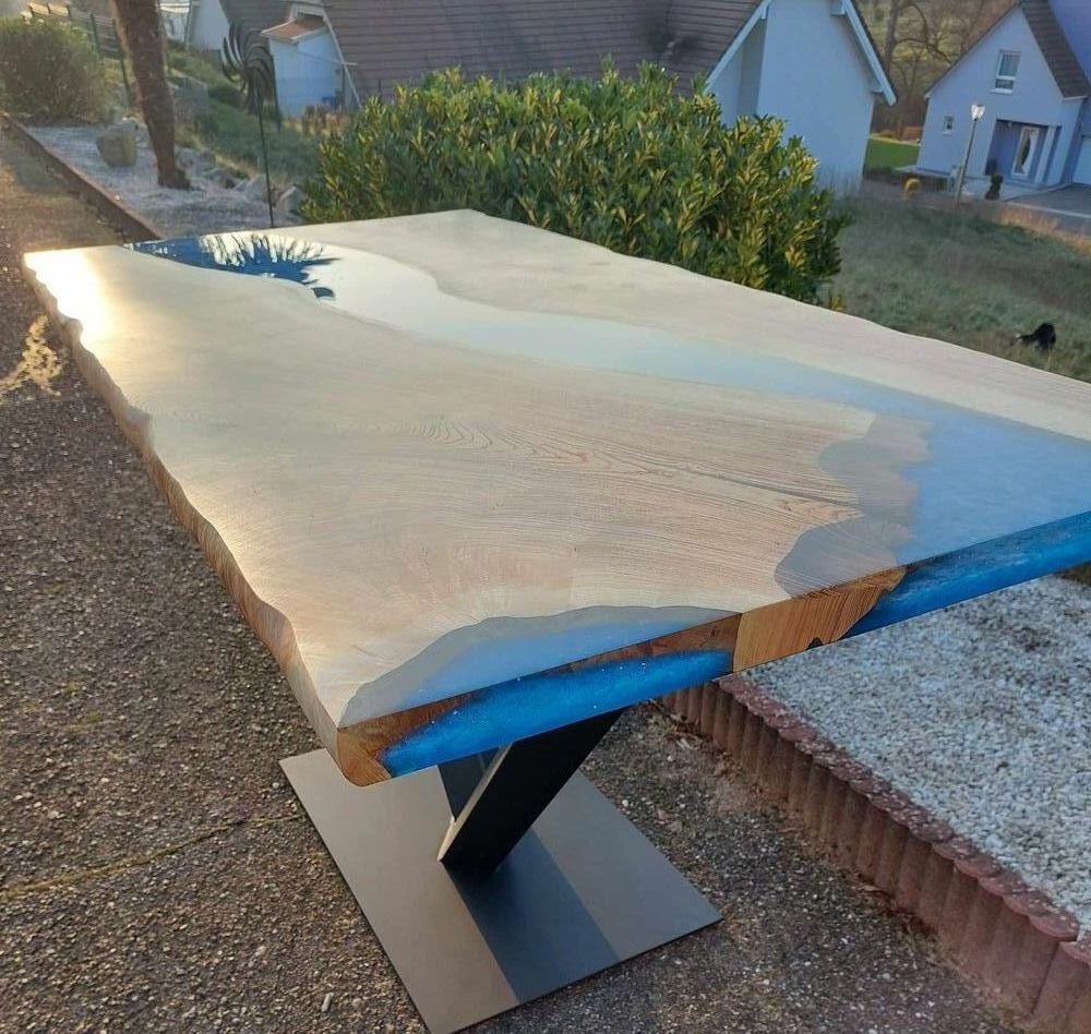 Table neuve sur mesure en bois noble et r&eacute;sine &eacute;poxy Meubles
