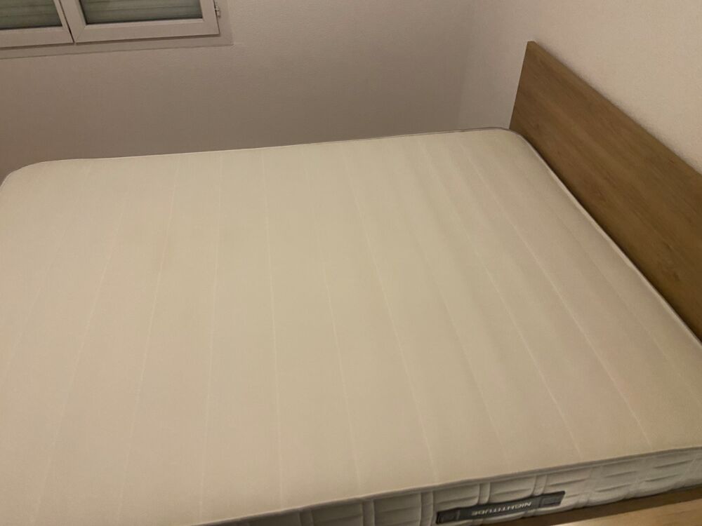 lit 140X190 en tr&egrave;s bon &eacute;tat pour cause de d&eacute;m&eacute;nagement Meubles