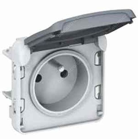 1 cache prise murale Legrand �tanche 4 Beauchamp (95)