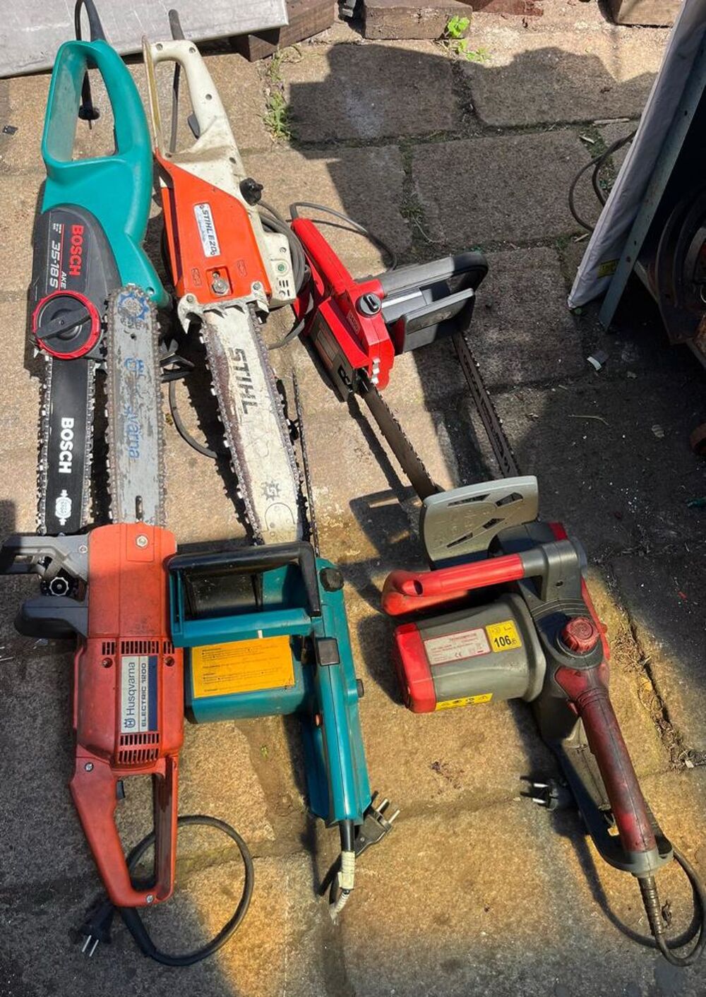 divers outillages &eacute;lectriques : meuleuses, perceuses, .... Bricolage