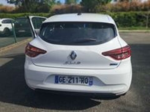 Clio V Clio E-Tech 140 - 21N Business 2022 occasion 93160 Noisy-le-Grand