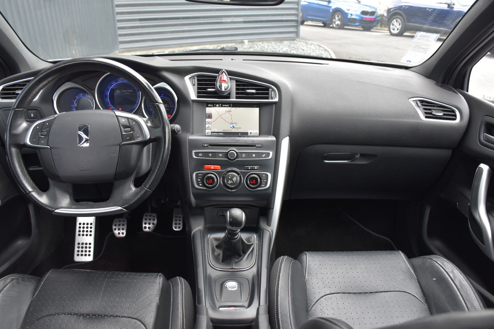 DS4 BlueHDi 150 S&S BVM6 Sport Chic 2015 occasion 56300 Pontivy
