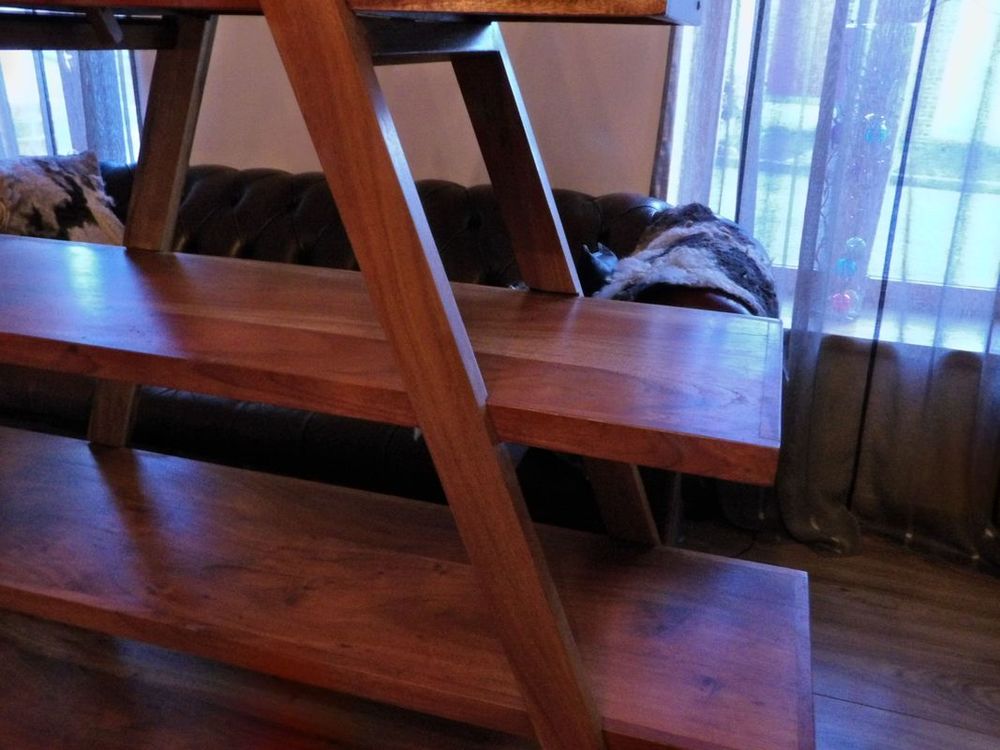meuble &eacute;tag&egrave;re pyramidale en bois exotique Meubles