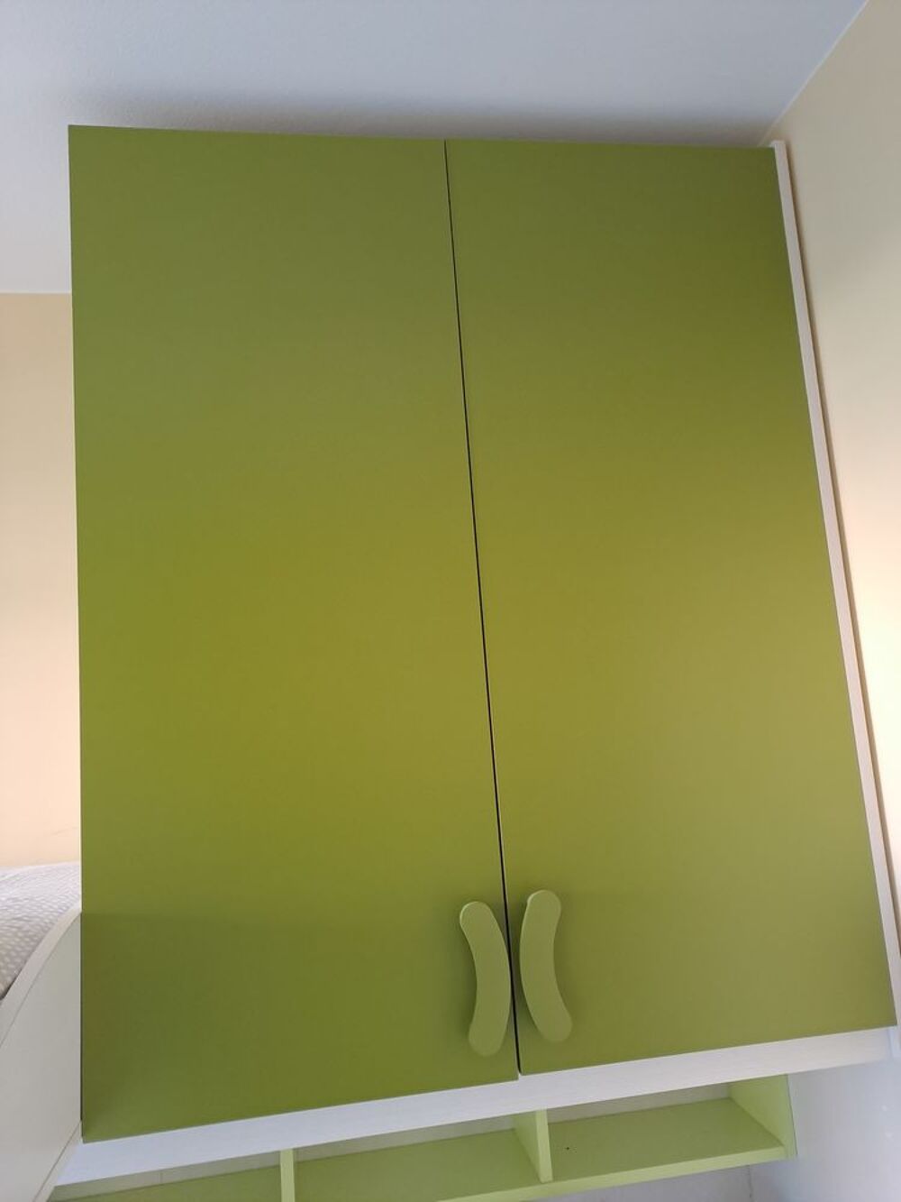 Lits superposees + bureau + rangements
Mobilier enfants
