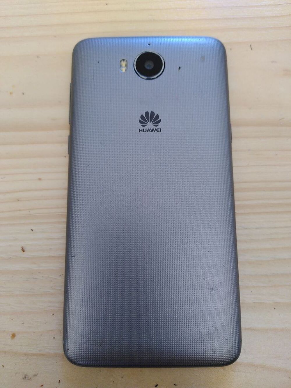 Huawei MYA-L11 / Y6 2017 / Nova Young Gris ? Pour pi&egrave;ces Téléphones et tablettes
