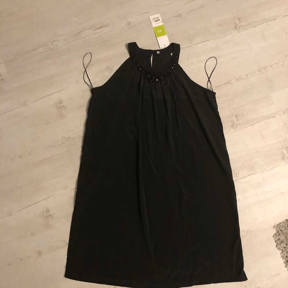robe noire NEUVE T 44 Vêtements