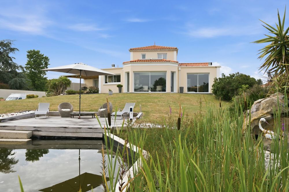 Vente Propriété/Château Rare à Vallet propriété lumineuse  de 240 m²
· Vallet