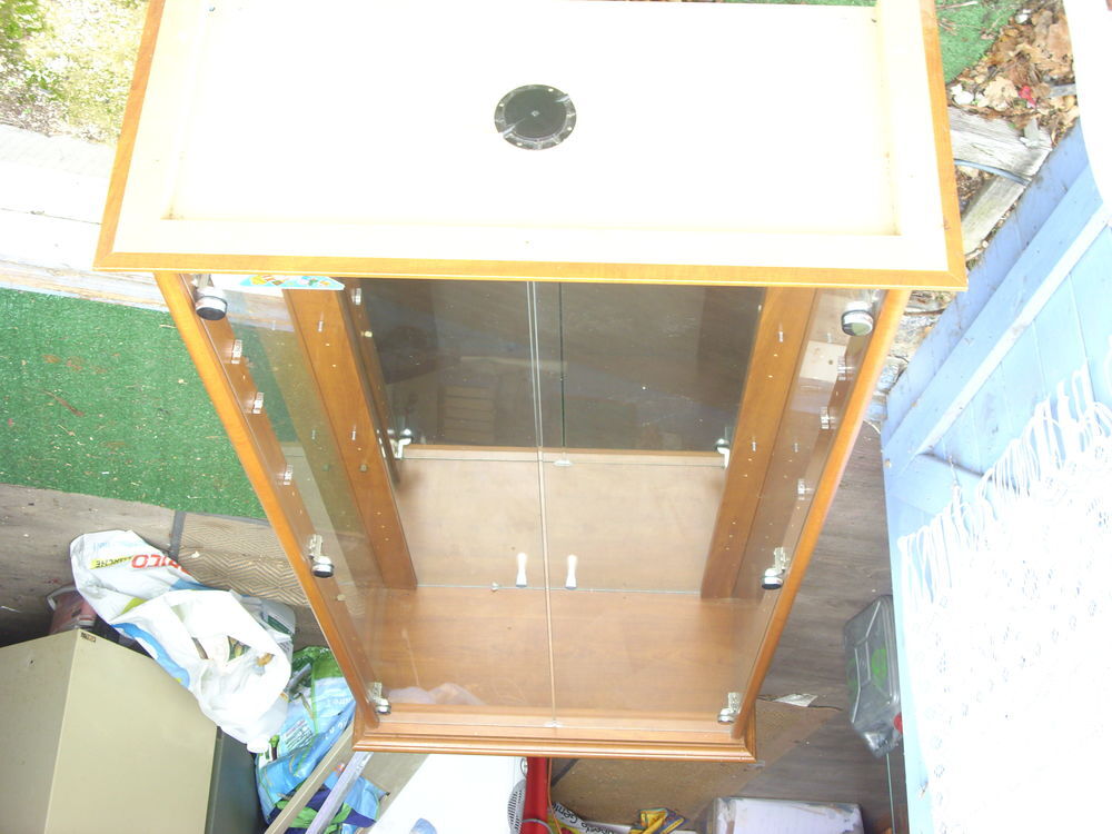 deux vitrines pour collection Meubles
