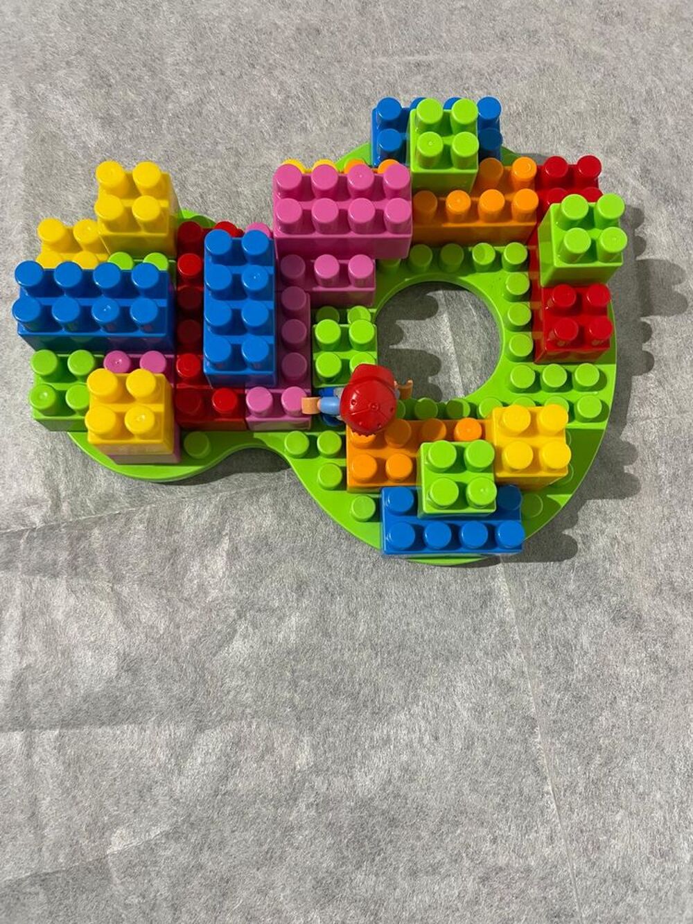 Plaque avec blocs constructions, enfant 2&egrave; &acirc;ge 
Jeux / jouets