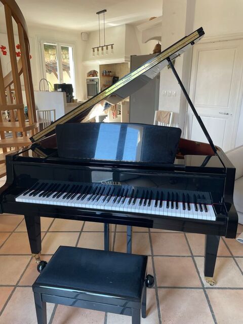 PIANO A QUEUE C.SAUTER  13000 Le Bar-sur-Loup (06)