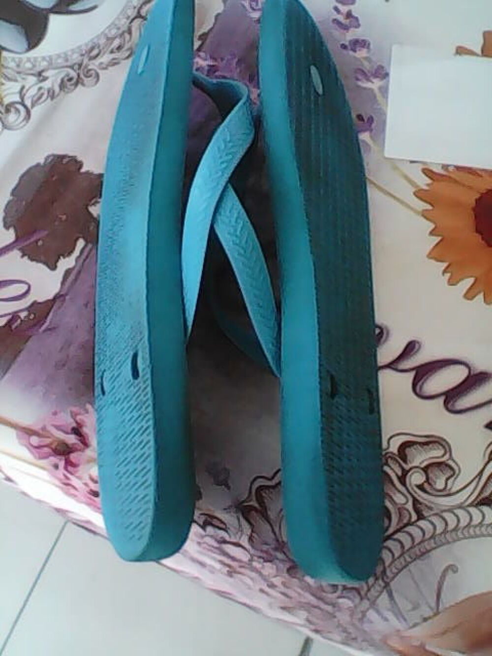 Tongs Havaianas bleues taille 43/44 
Chaussures