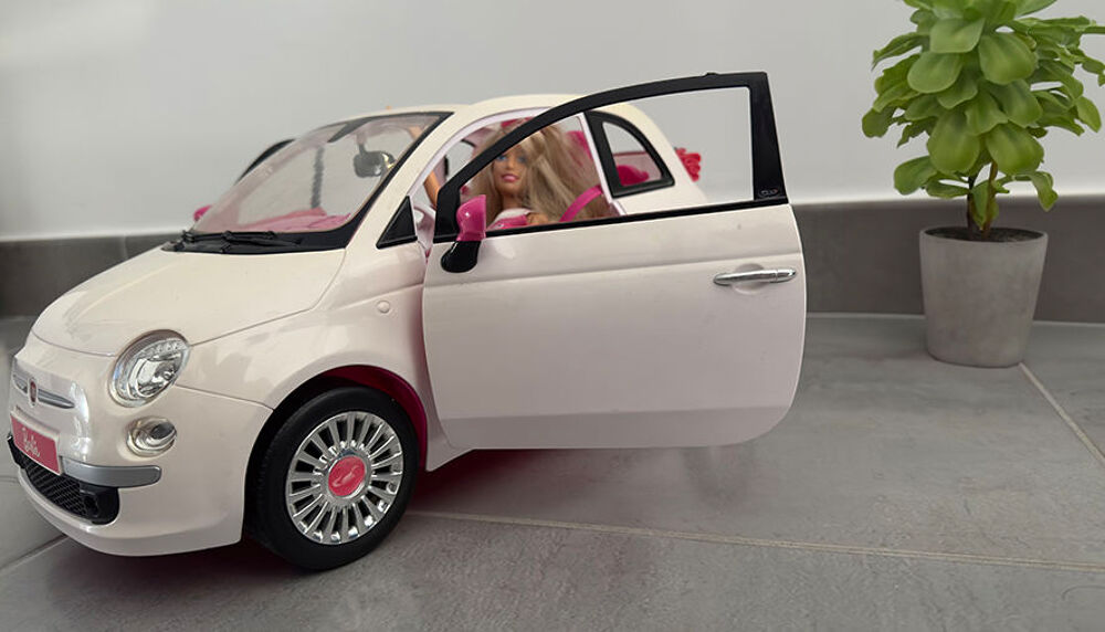 &quot;La Fiat 500 de Barbie&quot; et &quot;Le scooter de Barbie&quot; Jeux / jouets