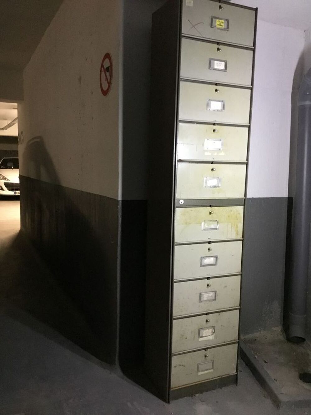 Meuble m&eacute;tallique Meubles