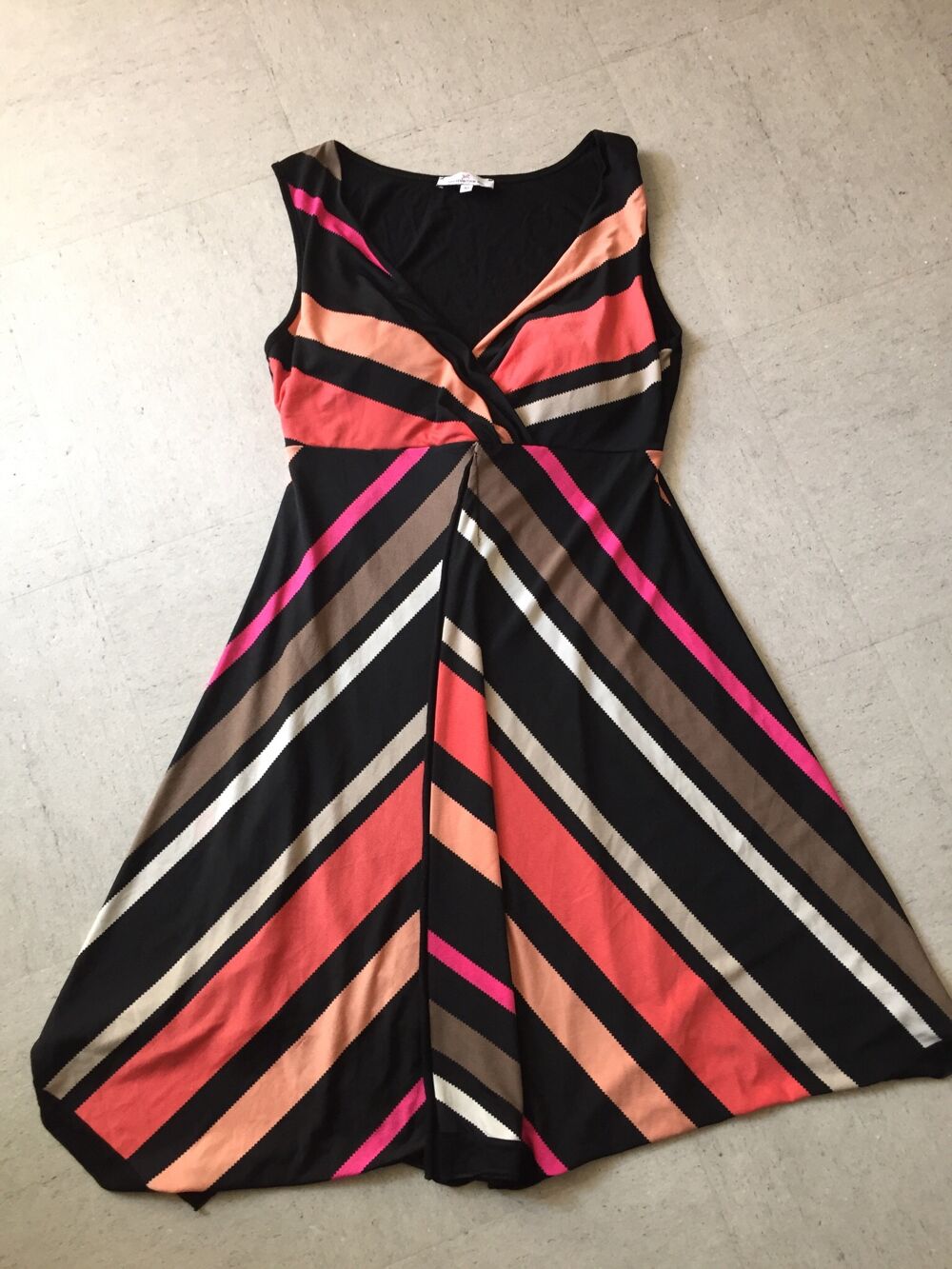 Robe &eacute;tait Jacqueline riu ! Vêtements