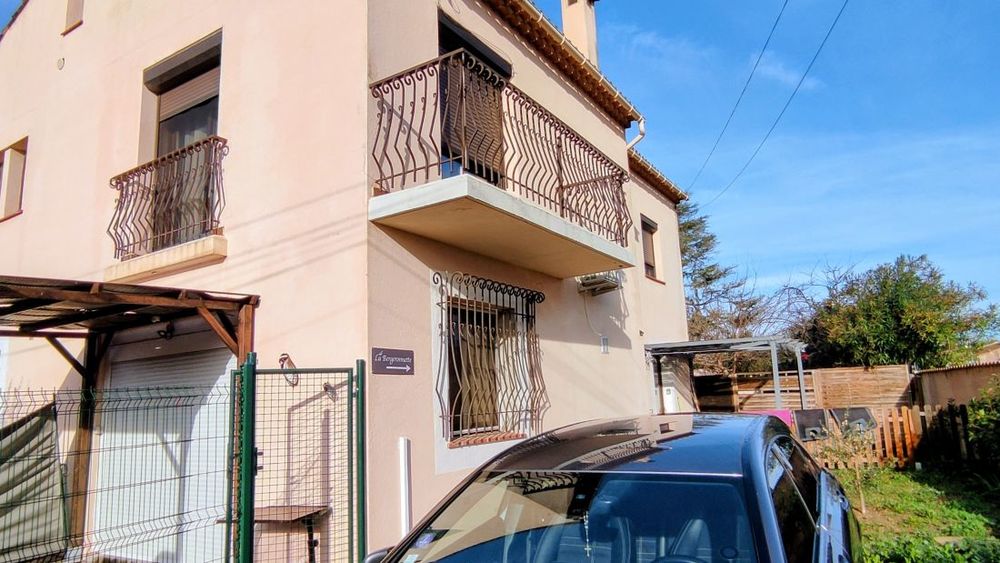 Vente Villa Vias A SAISIR ! Villa individuelle, piscine, garage avec rapport locatif Vias