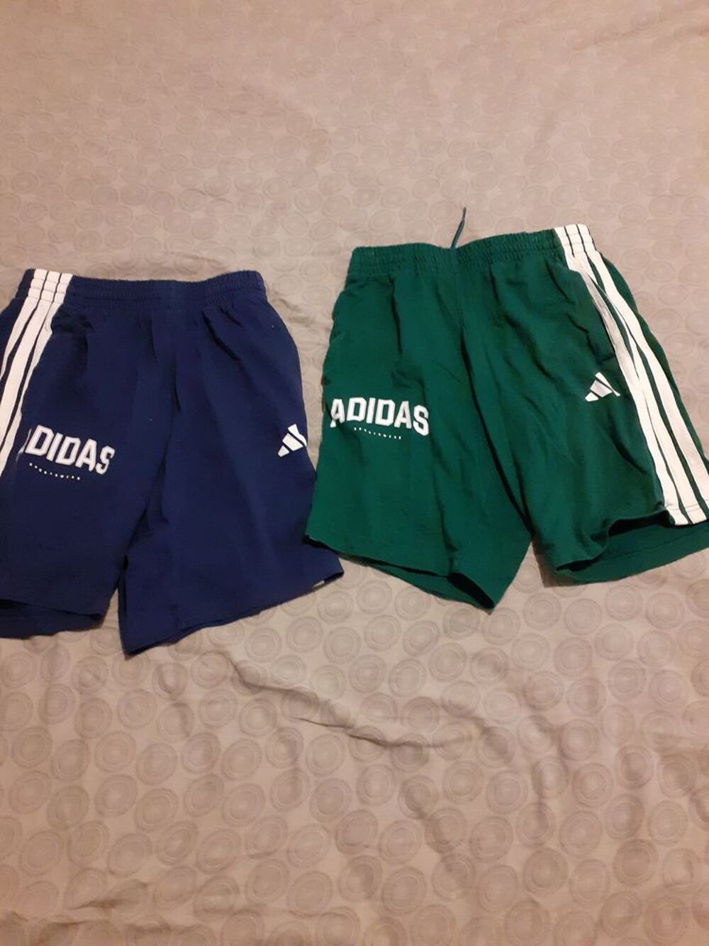 2 shorts Addidas 11.12 ans Vêtements
