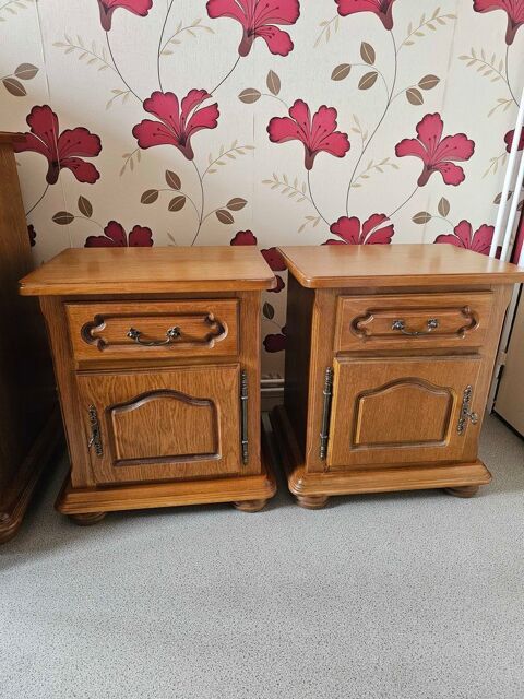 Deux table de chevet en ch�ne 100 Morhange (57)