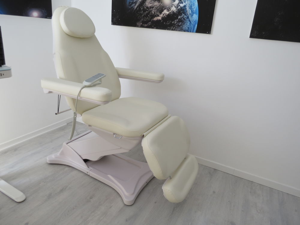 fauteuil d'esth&eacute;tique &eacute;lectrique Puériculture
